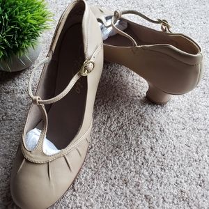 Capezio Radiance Tan Leather Tap Shoes with Taps